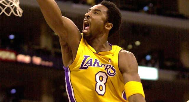 La nostalgia por la memoria de Kobe Bryant dispara sus recuerdos: 7 millones por la camiseta de su debut