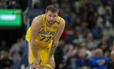 Vómitos, virus y una derrota que pone a Luka Doncic y los Lakers contra su propia historia, a pesar del partidazo del cuadragenario LeBron James