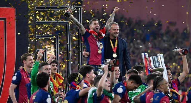 Lo que no se vio de la celebración del Barcelona: los bailes de Lamine Yamal, el saludo de Vinicius y el emotivo recuerdo al doctor Miñarro
