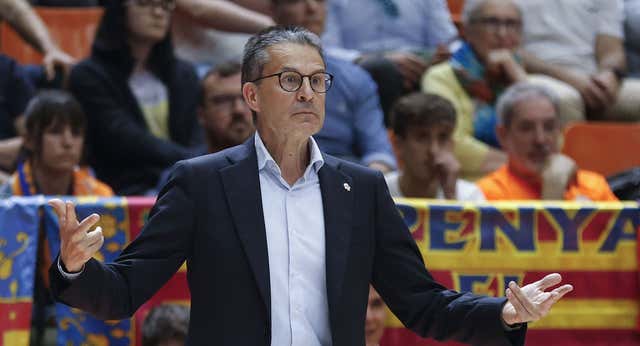 Los diez minutos ante el Baskonia que revivieron los fantasmas del Valencia Basket e hicieron a Pedro Martínez entonar el ‘mea culpa’: “Me siento frustrado…”