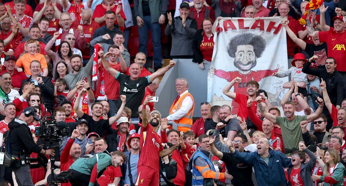 Salah celebra uno de los goles.