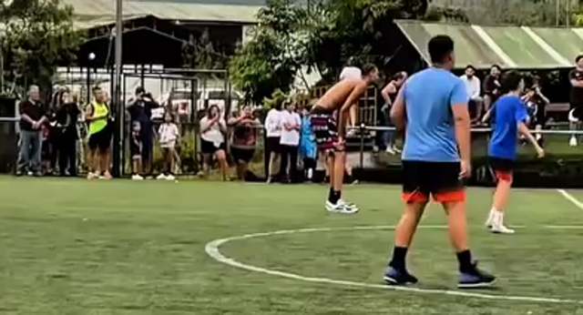 El jugador de la NBA ha demostrado su talento futbolístico durante sus vacaciones en Costa Rica.