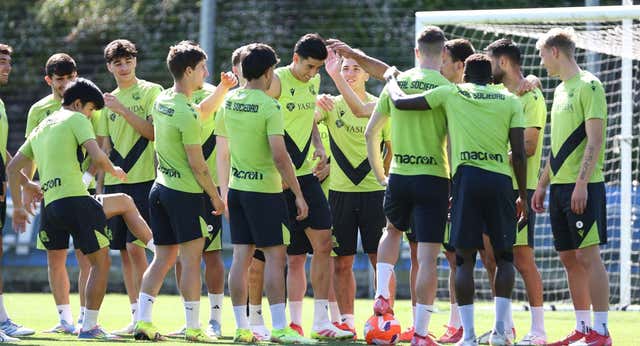 Al vestuario de la Real Sociedad le cogió por sorpresa la decisión de Imanol Alguacil: «Va a costar encontrar un entrenador así en el futuro»