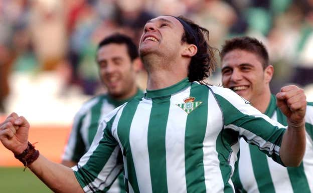 Alfonso celebra un gol en su segunda etapa en el Betis. ABC