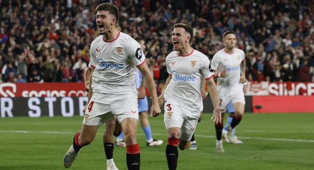El Sevilla acude a la unión ante la adversidad de la lucha por no descender