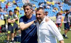 El mercado de fichajes ya se come al final de Liga y a Diego Martínez le saca de quicio: «Bueno, pues empieza el show»