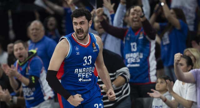 Anadolu Efes se hace fuerte y aplica su ley contra Panathinaikos… pese a la insistencia de Juancho Hernangómez