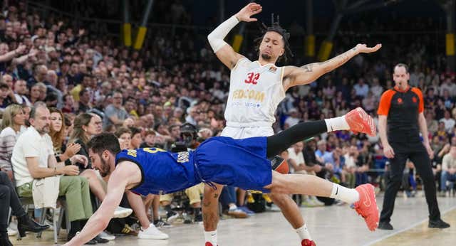Darío Brizuela estalla contra el arbitraje en mitad del partido ante el AS Mónaco tras el 2-21 en tiros libres al descanso: «Cuando juegas contra jugadores que están por encima del reglamento es muy difícil jugar»