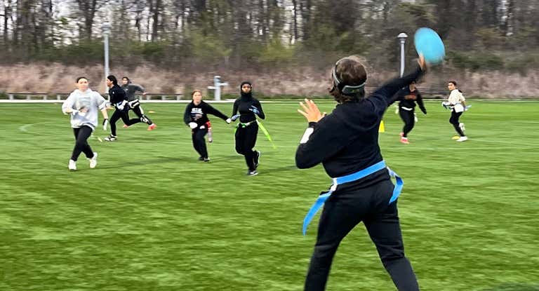 Un entrenamiento de flag football en Nueva York.