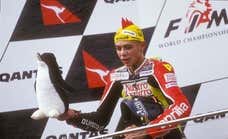 Valentino Rossi revive sus celebraciones más icónicas y el espíritu que cambió el motociclismo: «Eran tonterías pensadas en el bar»