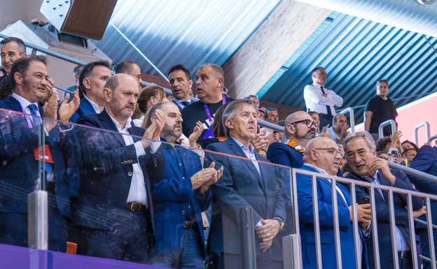 Palco de autoridades del Palacio de los Deportes de Cartagena.  RELEVO