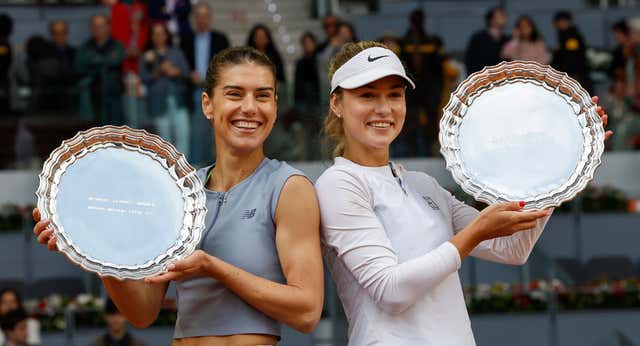 Una remontada épica corona a Cirstea y Kalinskaya en la final de dobles femenino de Madrid