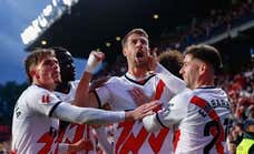 Los jugadores del Rayo Vallecano se plantan ante una oleada de robos de botas en la Ciudad Deportiva
