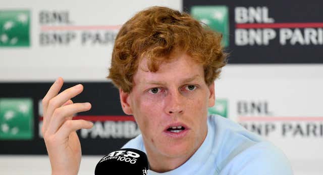 Fue la primera comparecencia de Jannik Sinner después de los tres meses de sanción y no decepcionó: “De algunos me esperaba algo y no llegó”