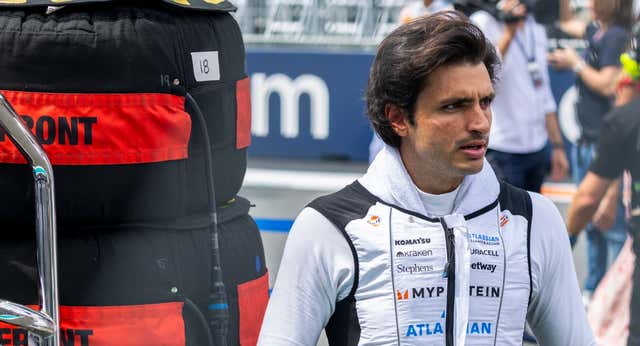 El sorprendente rendimiento del Williams ‘enrabieta’ a Carlos Sainz: «Si lo pudiésemos evolucionar…»