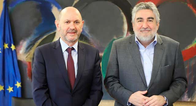De los dardos a las reuniones clandestinas: Uribes y Louzán cambian la Guerra Fría por la complicidad con Tebas en medio