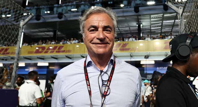 Carlos Sainz ‘presenta’ su candidatura a presidente de la FIA… con dardo a la actual gestión