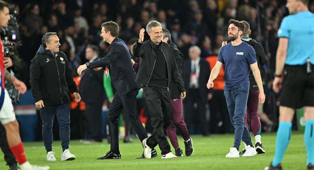 El fiel escudero que comparte penas y alegrías con Luis Enrique está tras la revolución del PSG: “Los dinosaurios se extinguieron y tenían las mejores cualidades”