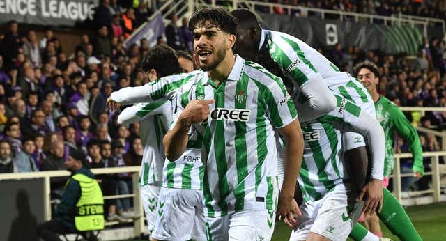 ¡Antony sube al Betis hacia el Duomo para que juegue su primera final europea!