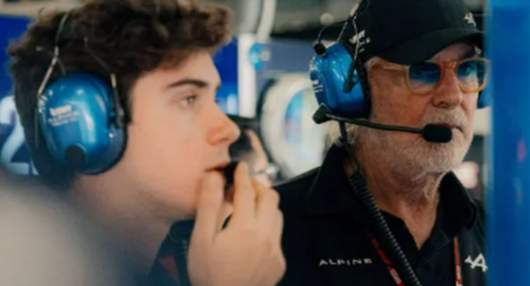 Colapinto y Briatore, en el box de Alpine.
