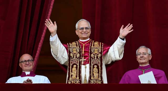El papa León XIV provoca un cisma en el béisbol y su conexión universitaria con dos estrellas de los Knicks ilusiona a Nueva York
