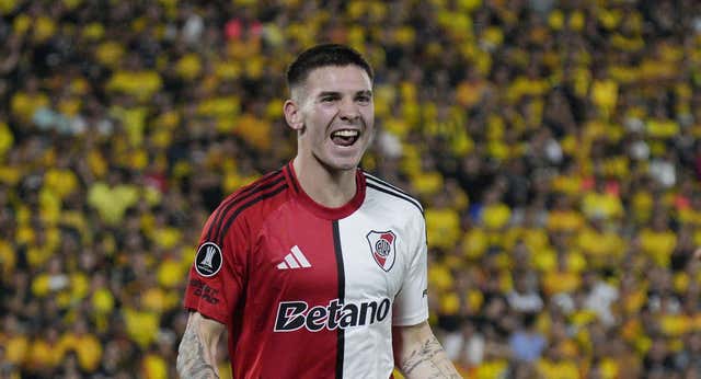 Franco Mastantuono, el proyecto de figura que monitorizan todos los grandes, no se deja intimidar por el ‘leopardo’ Segundo Castillo y lanza a River