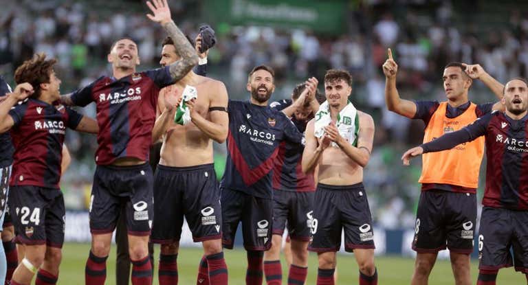 El Levante celebra la victoria.