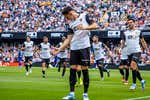 El Valencia torea al Getafe y se mete en el ruedo de Europa el día que certifica la permanencia