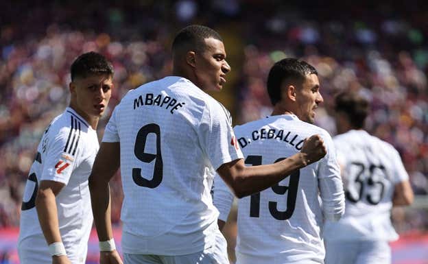 Mbappé celebra uno de sus goles.  EP