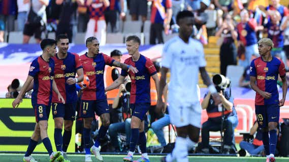 El Barça celebra uno de los goles de Raphinha. /REUTERS