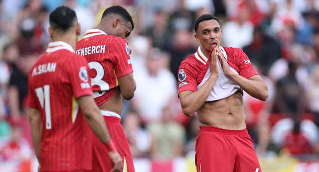 Anfield pita a Alexander-Arnold y Merino rasca un empate del Arsenal