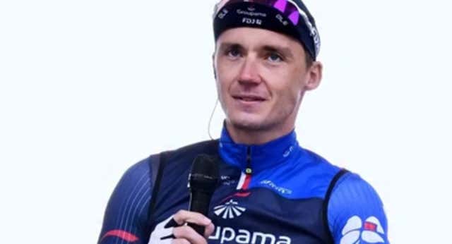 Valentin Madouas se ha llevado de premio un cerdo tras acabar tercero.