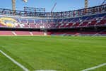 Detrás de la plantación del césped del Camp Nou hay un movimiento de marketing y un matiz técnico: «Nunca se coloca cuatro meses antes de jugar»
