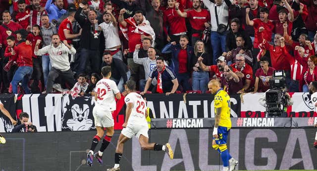 El día en el que el Sevilla acarició una permanencia desde la grada… y Las Palmas rozó el infierno