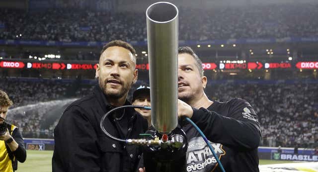 El Santos no levanta cabeza en medio de un homenaje al lesionado Neymar