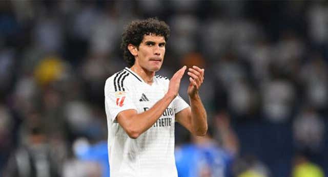 Vallejo vuelve a sentirse futbolista 232 días después… y da la sorpresa con una asistencia