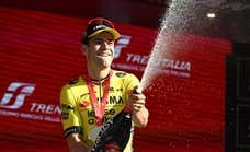 Wout van Aert renace e Isaac del Toro se viste de rosa en una jornada de locura en el 'sterrato'