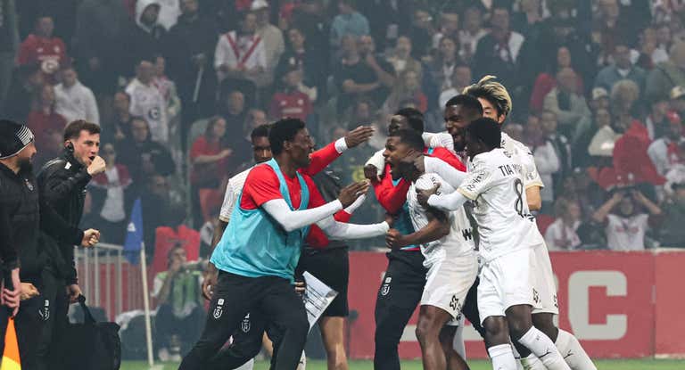 El Stade Reims celebra un gol.
