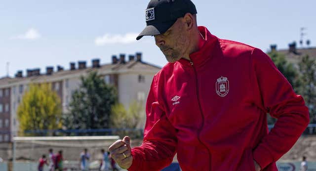 Víctor Valdés sorprende a todos al dejar el Real Ávila tras cuatro partidos y un ascenso fallido