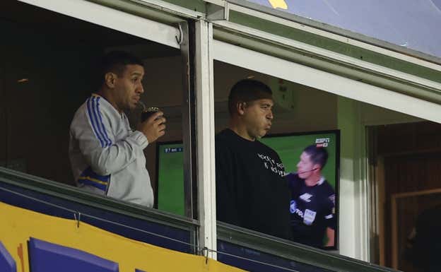 Riquelme resopla en el palco de La Bombonera. AFP
