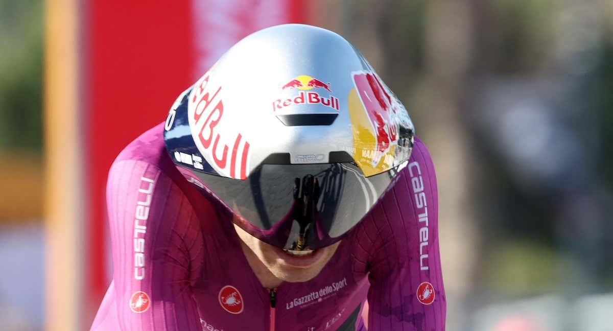 Wout van Aert durante la primera contrarreloj del Giro 2025./REUTERS
