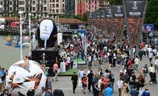 Un tsunami de hinchas ingleses invade Bilbao en un clima festivo a la espera de la final