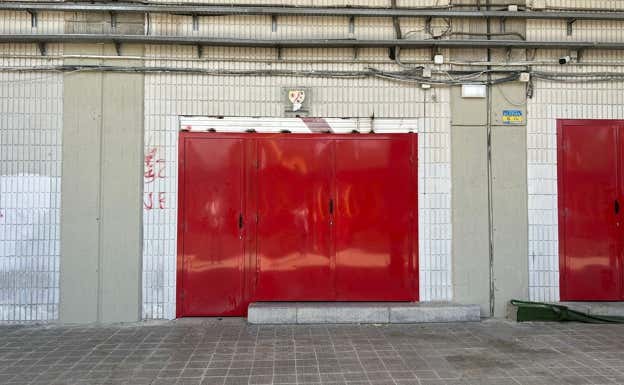 Las taquillas del Estadio de Vallecas, cerradas.  RELEVO