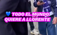 Varios aficionados del Tottenham pararon al exfutbolista en San Mamés para agradecerle todo lo que hizo por su club.