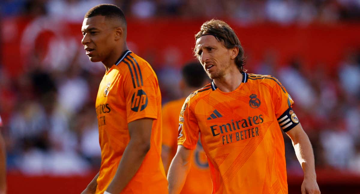 Mbappé y Modric, durante el Sevilla - Real Madrid./REUTERS
