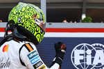 Lando Norris se lleva la pole más complicada del año y Fernando Alonso brilla desde la sexta plaza; Carlos Sainz, a remontar desde la undécima