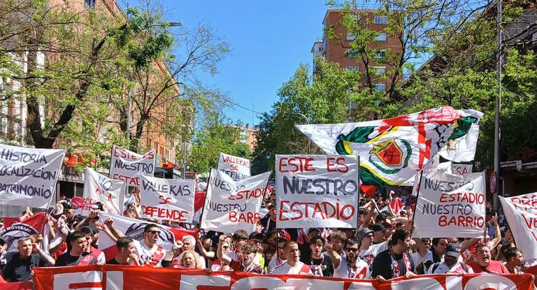 Una de las manifestaciones en defensa del Estadio de Vallecas.