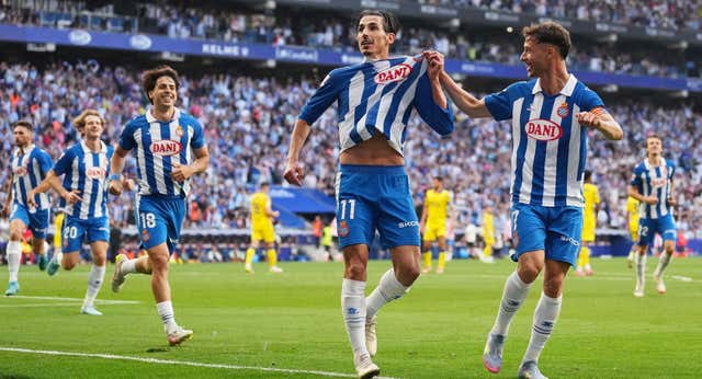 El instinto de Véliz y Pere Milla deja al Espanyol en Primera