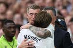 La despedida de Luka Modric es inolvidable: se detiene el partido, pasillo, muchas lágrimas... ¡y la sorpresa de Kroos!