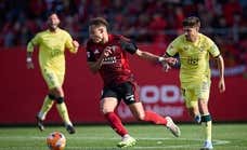 La victoria del Elche les deja a un paso de Primera, pero el Mirandés y el Oviedo quedan al acecho